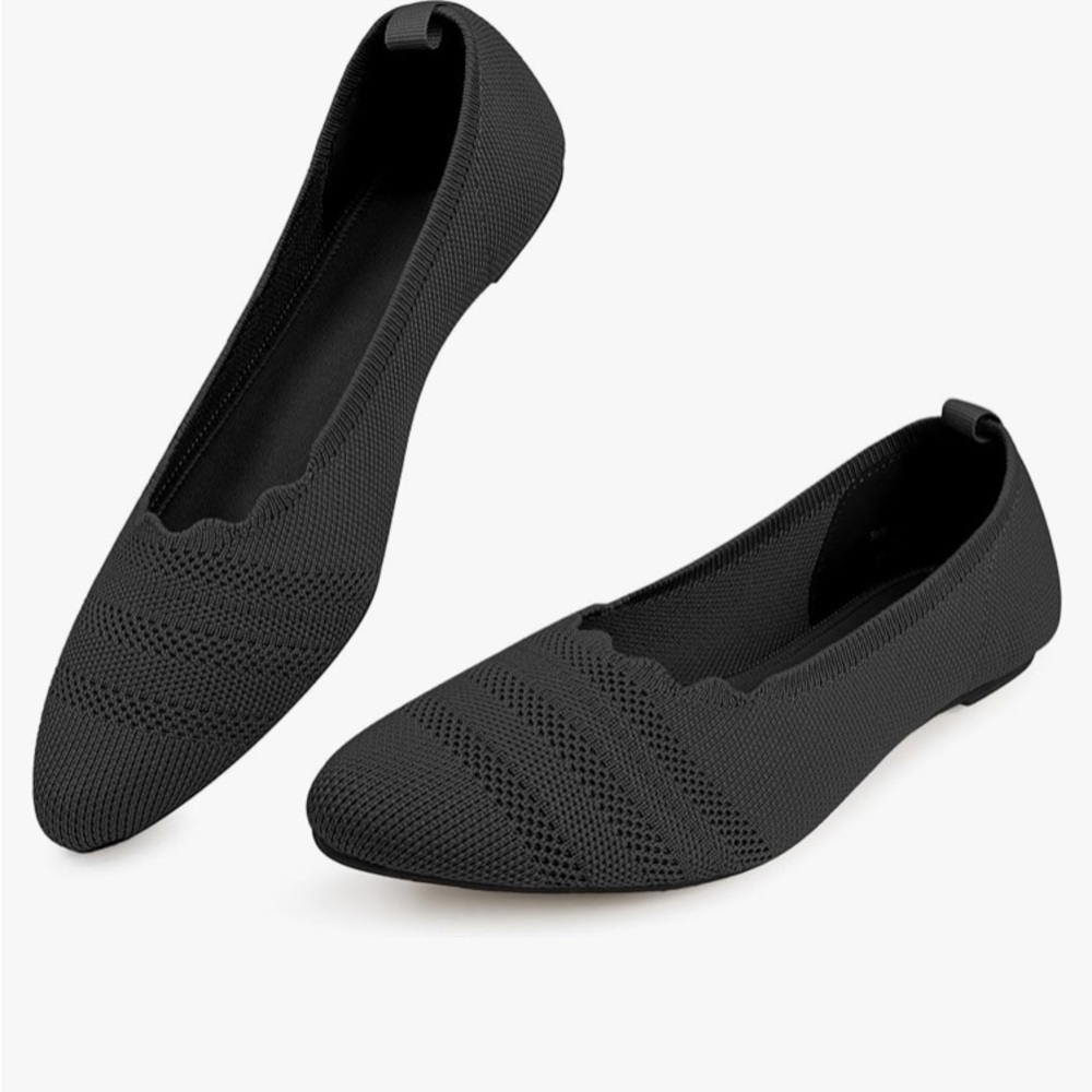 Women size 7 flats in black. Perfect for work and casual wear. Very comfortable